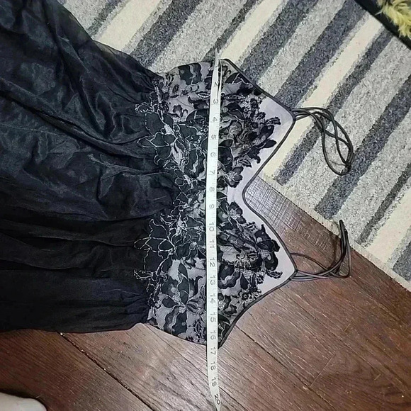 VANITY Fair Lace Slip Tutu dress. Size 38/ Medium - Picture 10 of 11